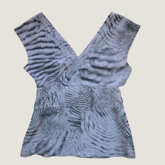 Banana Republic Blouse Top | Women's Size 6 | NWT Gray Print Empire Waist V-Neck - Picture 3 of 4